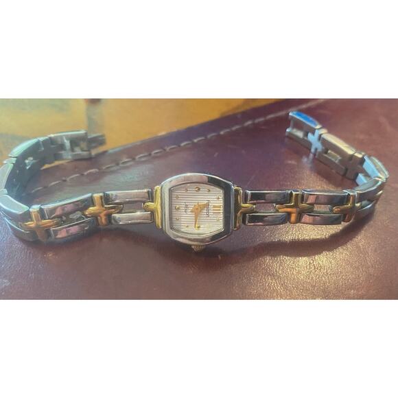 Women's 15mm Two Tone Armitron Now Watch, Petite Case - Picture 2 of 4